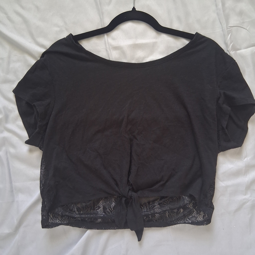 SO Black Tie-Front Crop Top